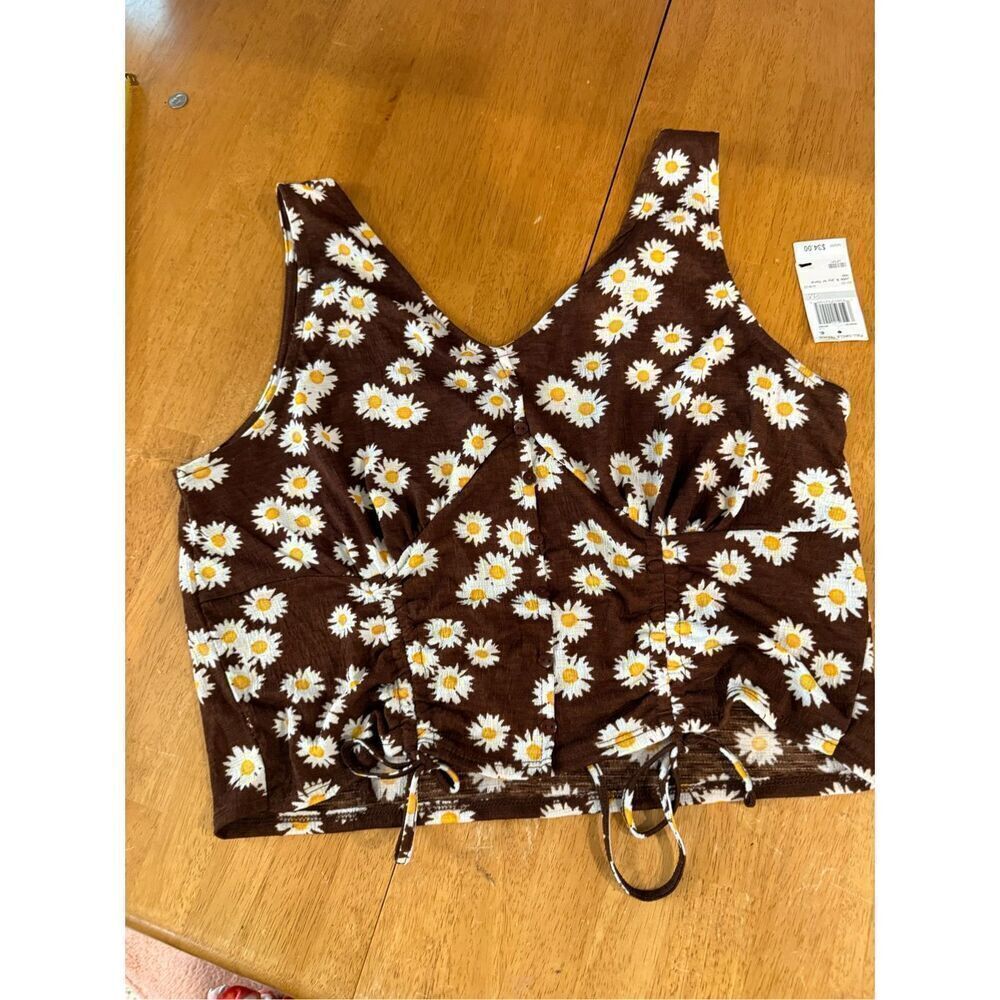 Full Circle Trends Brown Daisy Crop Size 1X New with Tags
